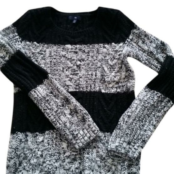 Black and white striped cable knit sweater - Picture 2 of 3